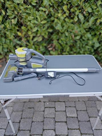Handige steelstofzuiger zonder zak beschikbaar voor biedingen