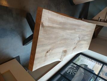 Tafels boomstamtafel eikentafel beschikbaar voor biedingen