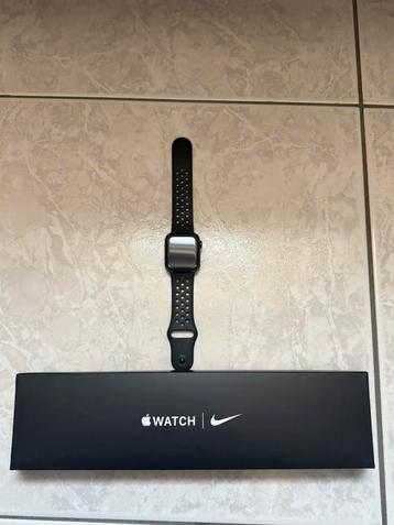Nike X apple watch SE Space Gray + 13 bandjes beschikbaar voor biedingen
