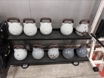 Competitie Kettlebells 8kg t/m 24kg + Opbergrek beschikbaar voor biedingen