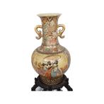 Très grand vase chinois sur son socle, Enlèvement