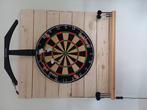 Dartbord met verlichting / achterwand en 2 sets pijlen, Sport en Fitness, Darts, Ophalen, Zo goed als nieuw, Dartbord