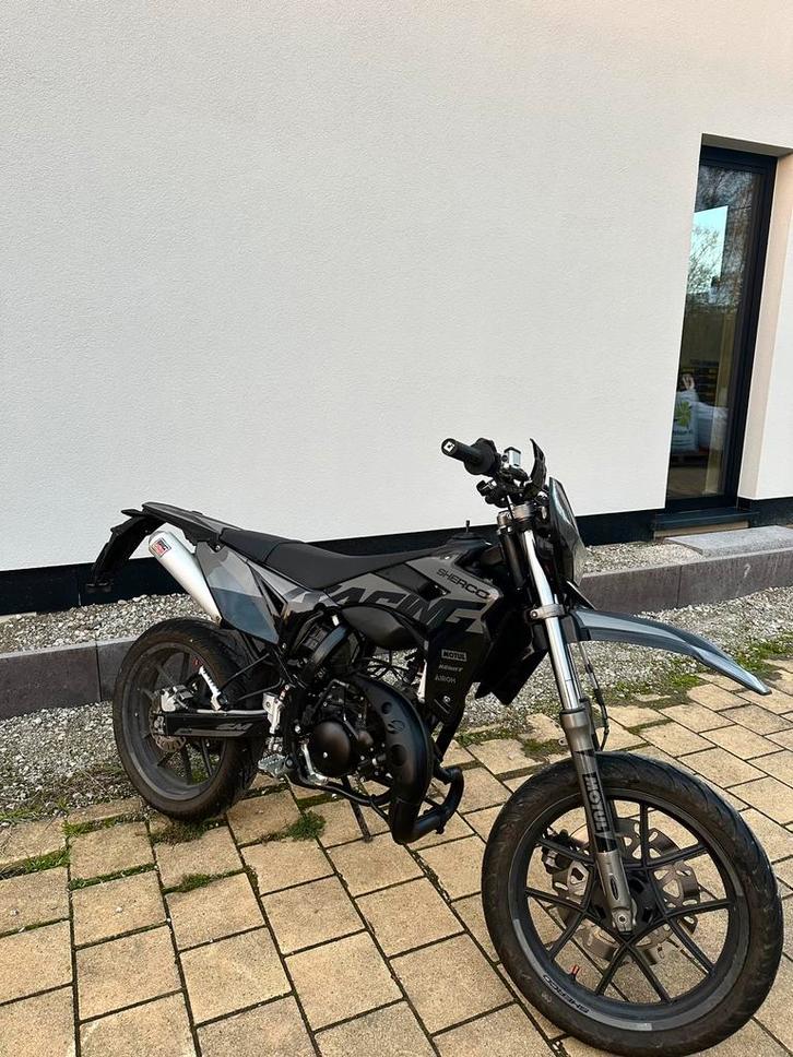 Zwarte Sherco SM-50cc in topstaat, Fietsen en Brommers, Brommers | Crossbrommers, Zo goed als nieuw, Overige merken, Ophalen