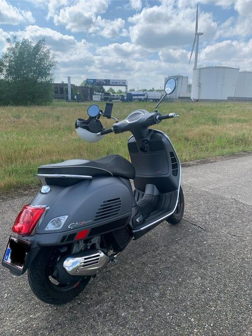 Vespa Gts super 125cc mat grijs in nieuwstaat!!, Fietsen en Brommers, Scooters | Vespa, Ophalen