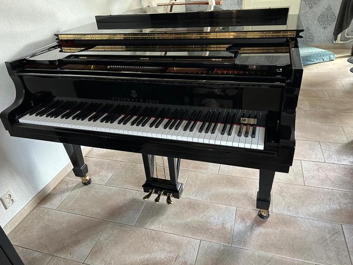 steinway & sons B211 in perfecte staat en conditie, Muziek en Instrumenten, Piano's, Zo goed als nieuw, Vleugel, Zwart, Hoogglans