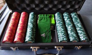 Zwart Nieuwe pokersetmet Cartamundi chips 14 gr clay beschikbaar voor biedingen
