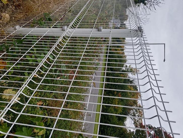 Afsluiting draadpanelen + palen, Tuin en Terras, Gaas en Draad, Gebruikt, 20 meter of meer, Ophalen