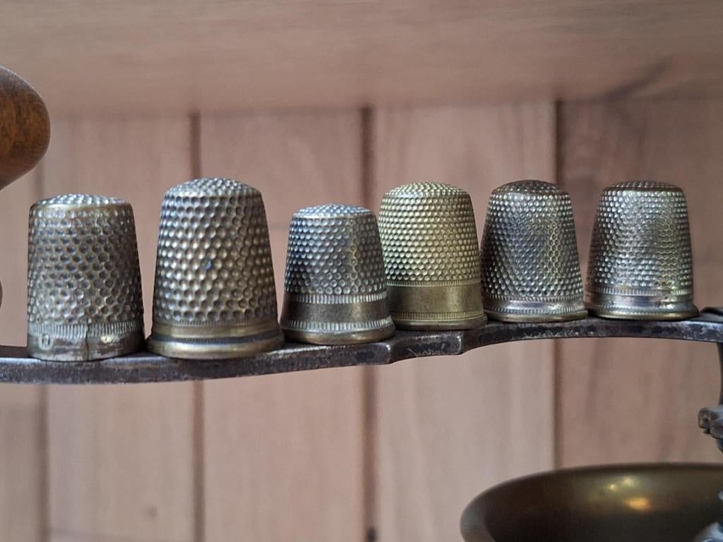 6 Antieke Vingerhoedjes – Charmante Vintage Naaigeschiedenis, Collections, Dés à coudre, Enlèvement