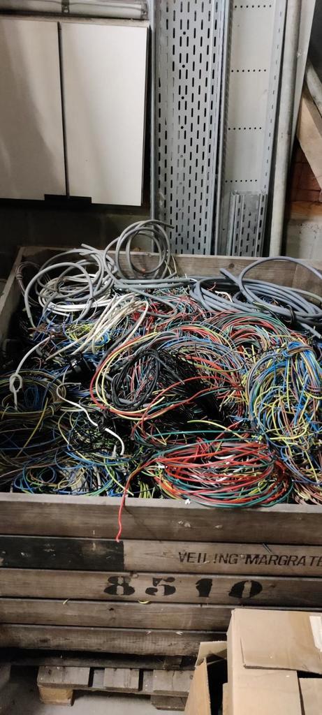 GEZOCHT OUDE KABELS EN ELEKTRONICA/METERKASTEN/ACCU'S, Doe-het-zelf en Bouw, Elektriciteit en Kabels, Zo goed als nieuw, Ophalen