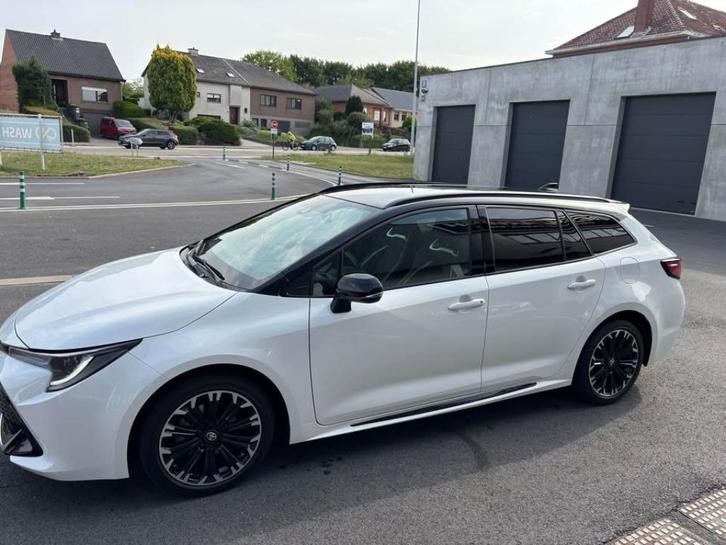Toyota Corolla TS GR Sport Touring, Auto's, Toyota, Particulier, Corolla, Benzine, Euro 6, Break, 5 deurs, Automaat, Wit, Zwart