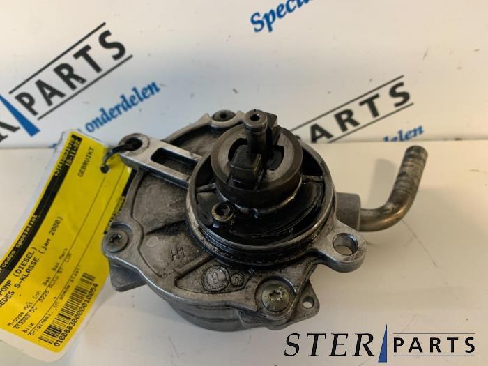 Pompe à vide (diesel) d'un Mercedes S-Klasse, Autos : Pièces & Accessoires, Moteurs & Accessoires, Mercedes-Benz, Utilisé, 3 mois de garantie