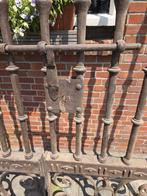 Antieke smeedijzeren poort, Ophalen