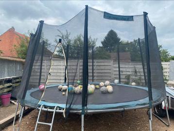 Trampoline beschikbaar voor biedingen