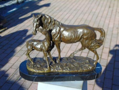 Paard en veulen in brons gesigneerd: L. CARLIN., Antiek en Kunst, Antiek | Brons en Koper, Brons, Ophalen