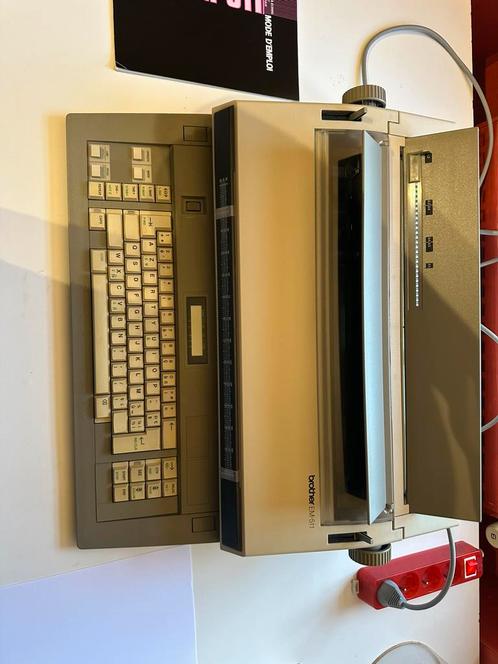 Typemachine Brothers EM-511, Diversen, Typemachines, Zo goed als nieuw, Ophalen