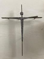 Kruis met Christus in smeedijzer (38 cm), Antiek en Kunst, Ophalen of Verzenden
