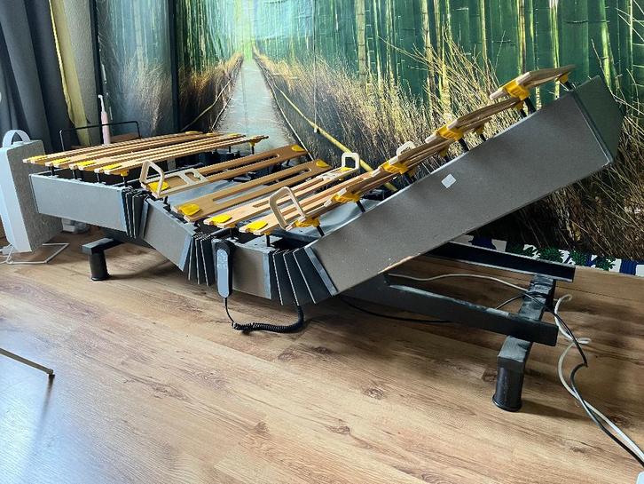 Bed dorsoo, Maison & Meubles, Chambre à coucher | Lits, Utilisé, Une personne, 90 cm, 200 cm, Métal, Gris, Réglable, Enlèvement