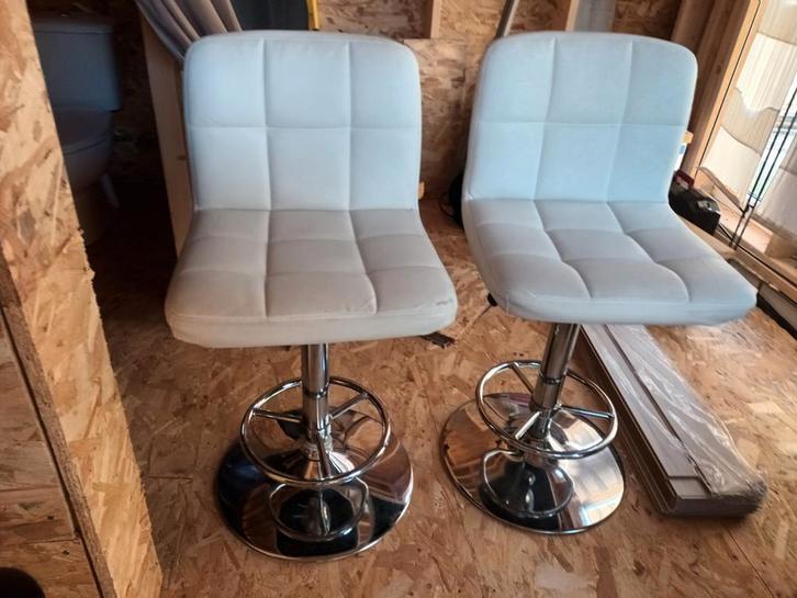 2 chaises de bar blanches, Maison & Meubles, Tabourets de bar, Utilisé, Enlèvement