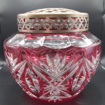 Grand modèle et ancien pique fleur du Val Saint Lambert beschikbaar voor biedingen