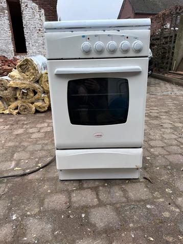 Gasvuur met oven beschikbaar voor biedingen