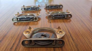 Set van sluitingen om antieke kasten ineen te zetten., Doe-het-zelf en Bouw, Ophalen of Verzenden, Gebruikt, Overige materialen