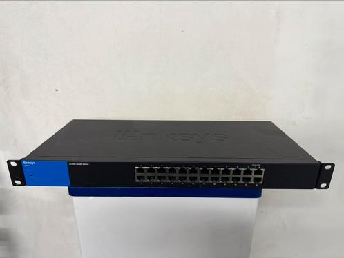Switch + accessoire baie ( rack informatique ), Computers en Software, Netwerk switches, Zo goed als nieuw, Ophalen