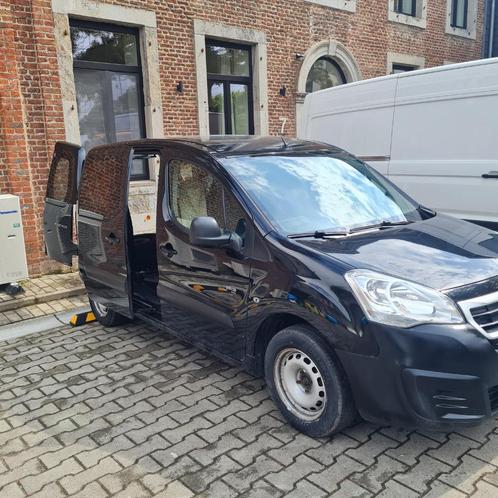 Peugeot partner utilitaire 2017 diesel, Auto's, Bestelwagens en Lichte vracht, Particulier, ABS, Airbags, Airconditioning, Boordcomputer