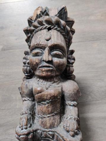 Indiaas gesculpteerd houten beeld  beschikbaar voor biedingen