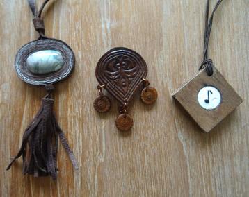 2 fantasiekettingen & 1 broche, Bulgarian Folk Art, voor €10 beschikbaar voor biedingen