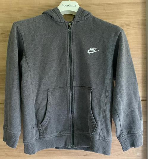 Nike trui met rits en kap, Kinderen en Baby's, Kinderkleding | Maat 152, Gebruikt, Jongen of Meisje, Sport- of Zwemkleding, Ophalen