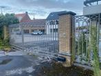 Stalen poort met motor en bijhorend poortje, Ophalen