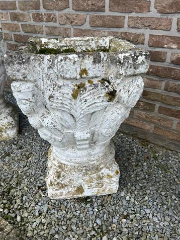 Betonnen bloempotten, vazen, tuinvaas.  beschikbaar voor biedingen