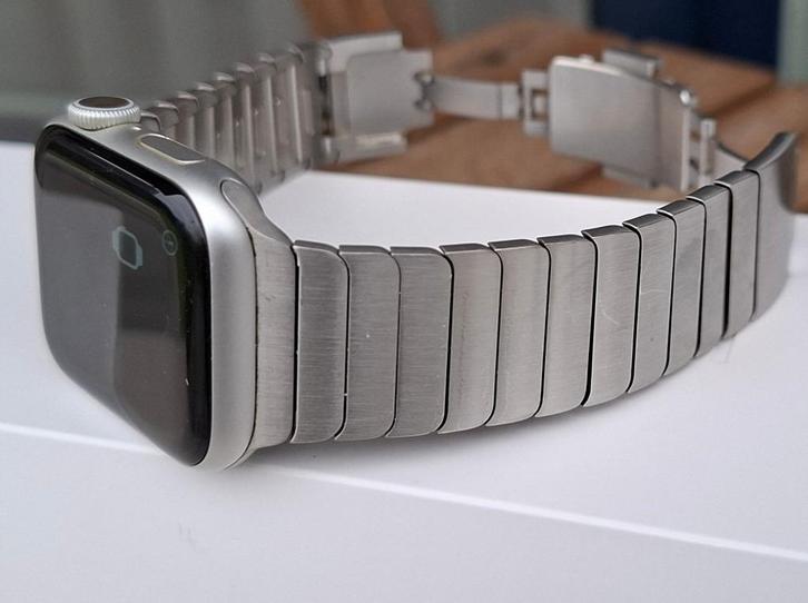 Apple Watch Series 5 GPS 40mm ALU + Schakelarmband, Handtassen en Accessoires, Smartwatches, Zo goed als nieuw, iOS, Zilver, Calorieverbanding