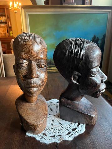 Houten afrikaanse beelden beschikbaar voor biedingen