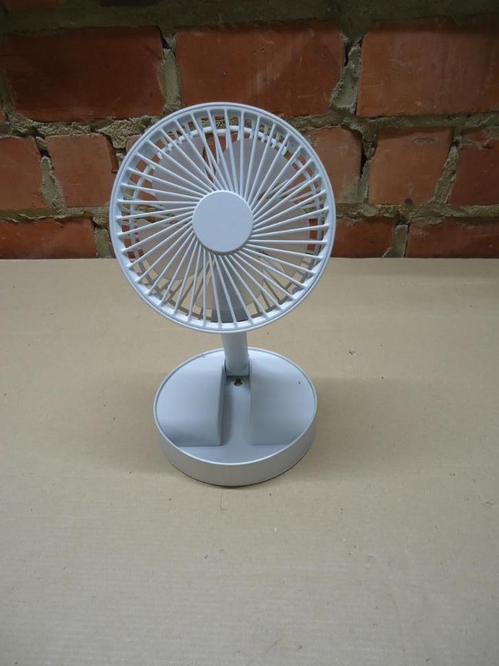 Nieuwe USB-oplaadbare mini-telescopische tafelventilator, Elektronische apparatuur, Ventilatoren, Nieuw, Tafelventilator, Ophalen