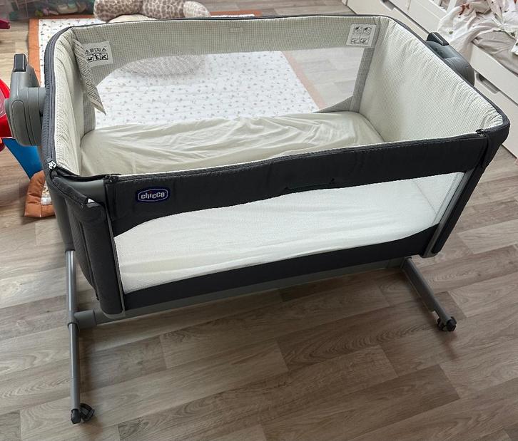 Chicco Next to me Magic co-sleeper + matras, Enfants & Bébés, Chambre d'enfant | Lits, Utilisé, Moins de 140 cm, Moins de 70 cm