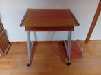 Petite table pour ordinateur à donner, Maison & Meubles, Bureaux, Enlèvement, Avec roues, Utilisé, Bureau