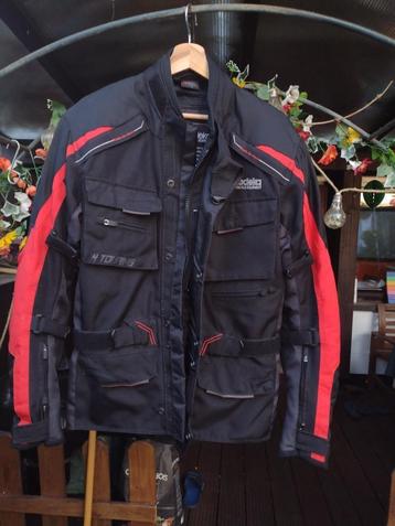 Veste moto impeccable Taille s beschikbaar voor biedingen