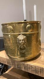 Très vieux joli cache pot en cuivre avec tête de lion a voir, Antiquités & Art, Cuivre