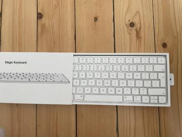 Apple Magic Keyboard (QWERTY) Refurbished, Comme neuf, Enlèvement, Qwerty, Apple