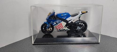 Race motor Yamaha YZR-M1 2007 1:18 Blauw wit Fiat decal, Hobby en Vrije tijd, Modelauto's | 1:43, Nieuw, Overige typen, MiniChamps