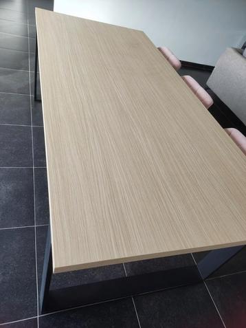 Eettafel te koop beschikbaar voor biedingen
