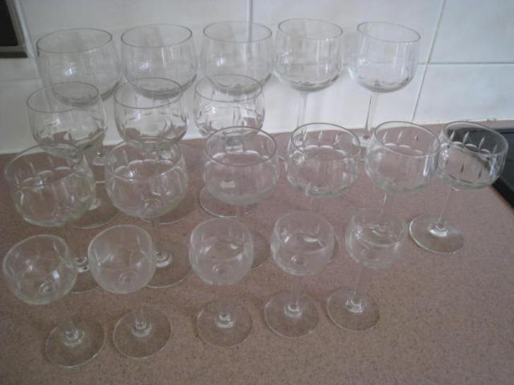 Set wijnglazen en 2 karaffen van jaren 20, Antiek en Kunst, Antiek | Glaswerk en Kristal, Ophalen