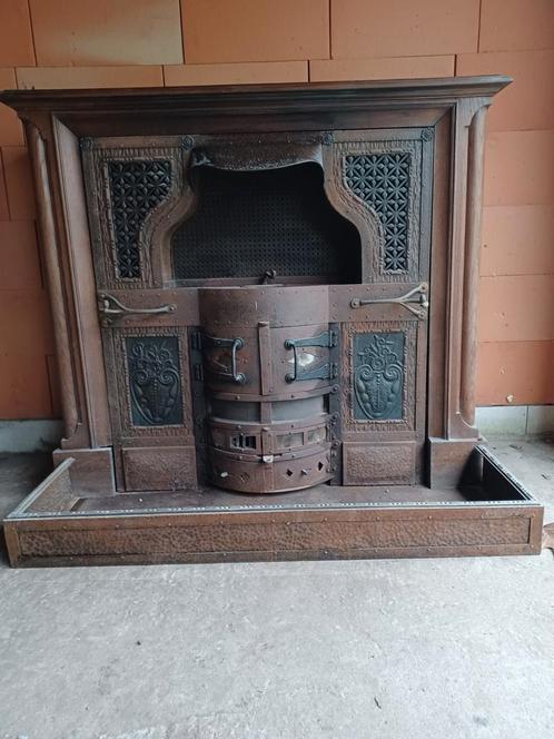 Oude hout-kolenkachel met eikenhouten mantel, Huis en Inrichting, Kachels, Gebruikt, Kolenkachel, Hout, Ophalen of Verzenden
