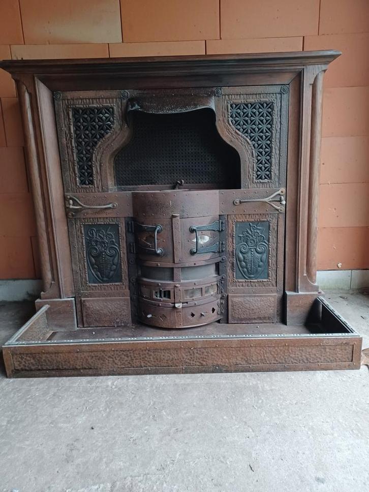 Oude hout-kolenkachel met eikenhouten mantel, Huis en Inrichting, Kachels, Gebruikt, Kolenkachel, Hout, Ophalen of Verzenden