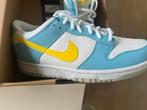 Nike Dunk Low GS - Simpsons - NIEUW - maat 39, Nieuw, Sneakers, Blauw, Ophalen of Verzenden