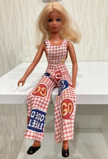 zeldzame, oude look-a-like Barbie pop (HK) beschikbaar voor biedingen