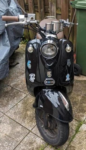BTC scooter strat en rijdt heel goed mag weg voor 900€ beschikbaar voor biedingen