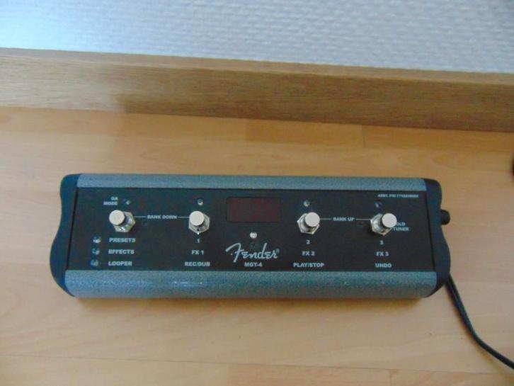 Fender MGT4 Footswitch , Compatible met Fender Mustang GT, Musique & Instruments, Effets, Neuf, Multi-effet, Enlèvement ou Envoi