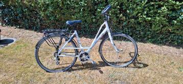 Damesfiets minerva in zeer goede en mooie staat beschikbaar voor biedingen